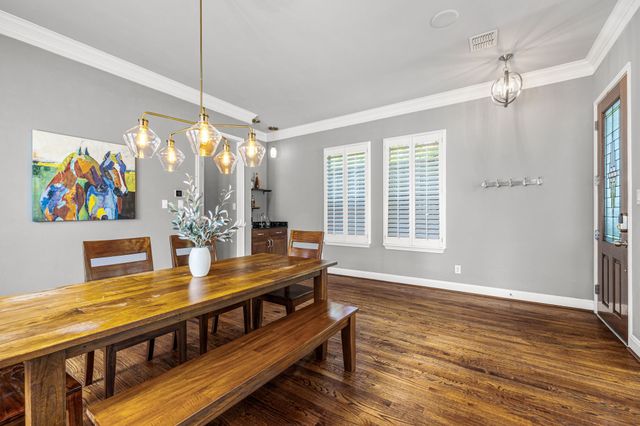 1215 N Bishop Avenue, Dallas, TX 75208