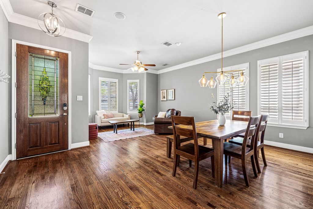 1215 N Bishop Avenue, Dallas, TX 75208