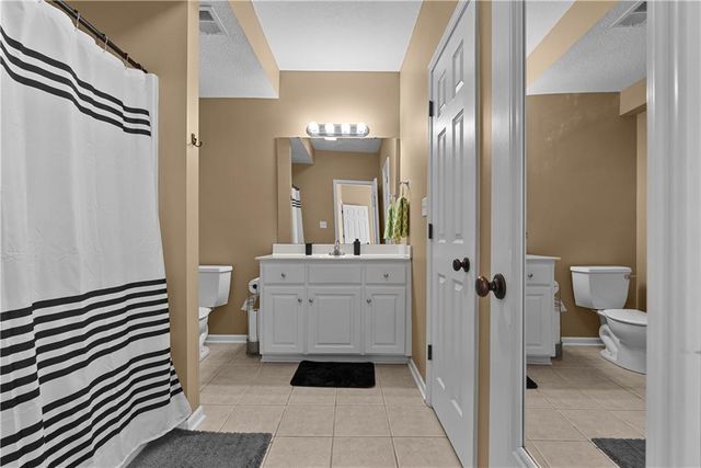 32505 E Lone Jack LeesSummit Road, Lee's Summit, MO 64086