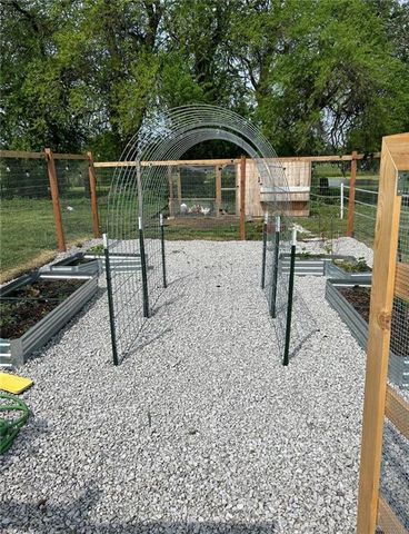 32505 E Lone Jack LeesSummit Road, Lee's Summit, MO 64086