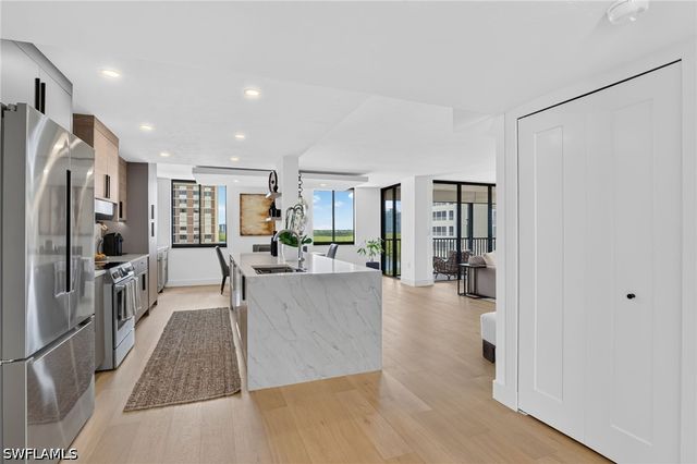11 Bluebill AVE 606, Naples, FL 34108
