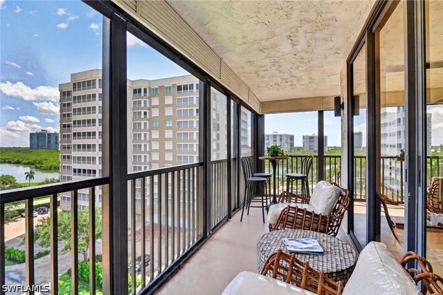 11 Bluebill AVE 606, Naples, FL 34108