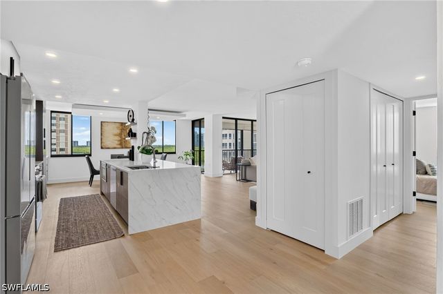 11 Bluebill AVE 606, Naples, FL 34108