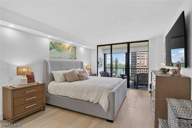 11 Bluebill AVE 606, Naples, FL 34108