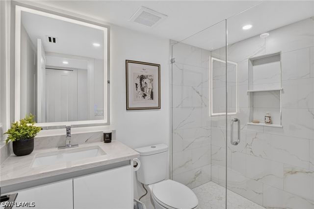 11 Bluebill AVE 606, Naples, FL 34108