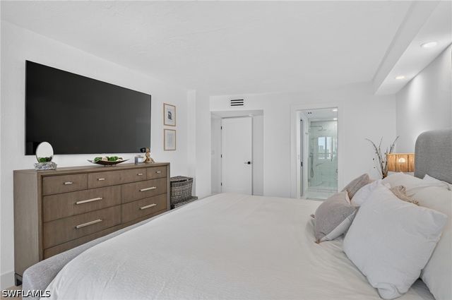 11 Bluebill AVE 606, Naples, FL 34108