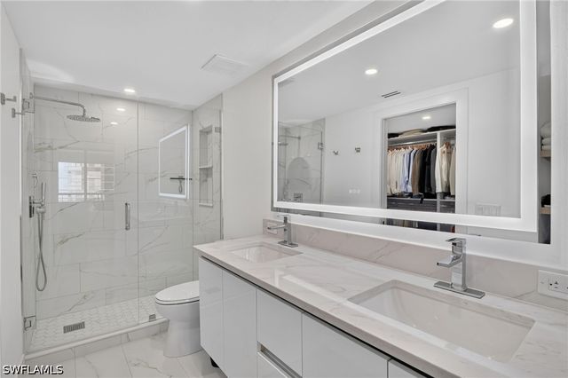 11 Bluebill AVE 606, Naples, FL 34108