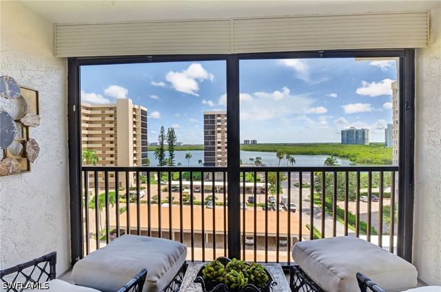11 Bluebill AVE 606, Naples, FL 34108
