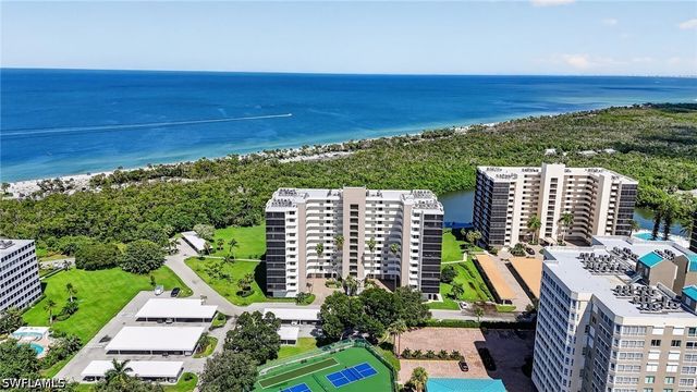 11 Bluebill AVE 606, Naples, FL 34108