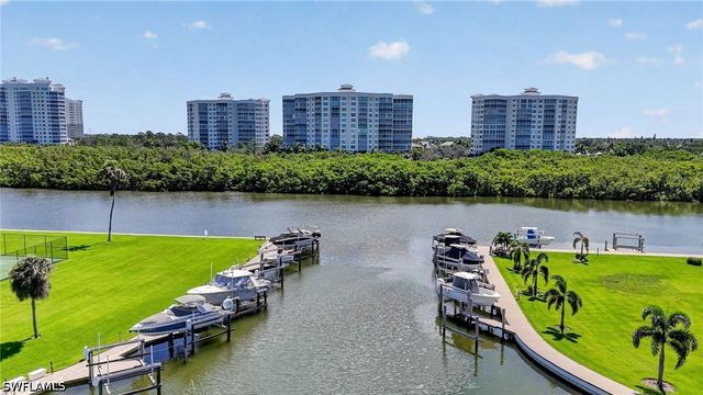 11 Bluebill AVE 606, Naples, FL 34108