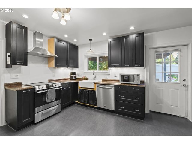 13925 Sw RIVER Ln, Portland, OR 97224