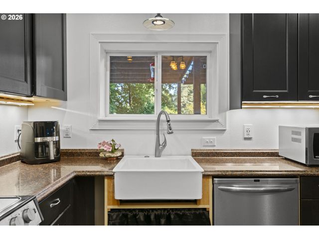 13925 Sw RIVER Ln, Portland, OR 97224