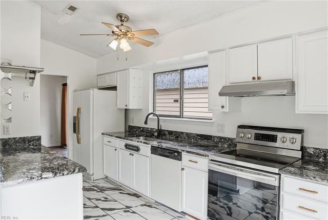 910 Chimney Hill PW, Virginia Beach, VA 23462