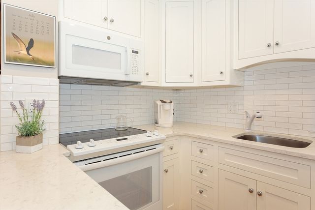 666 Main Street 207, Winchester, MA 01890