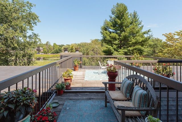 666 Main Street 207, Winchester, MA 01890