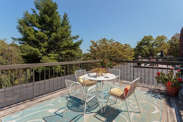 666 Main Street 207, Winchester, MA 01890