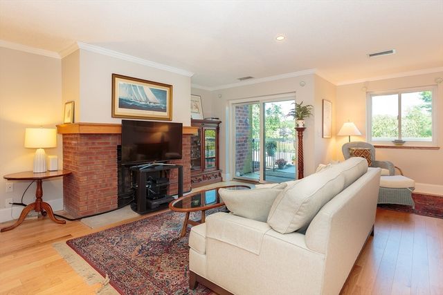 666 Main Street 207, Winchester, MA 01890
