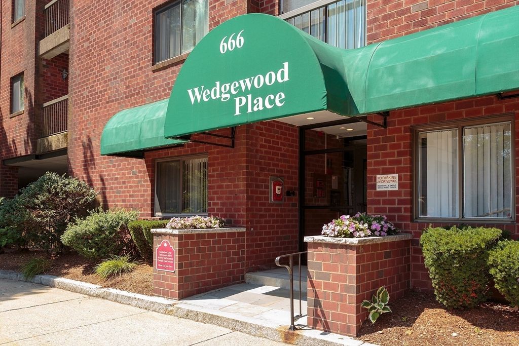 666 Main Street 207, Winchester, MA 01890