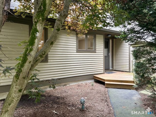 4 Copper Hill Drive 4, Guilford, CT 06437