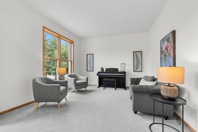 18780 Pathfinder Drive, Eden Prairie, MN 55347