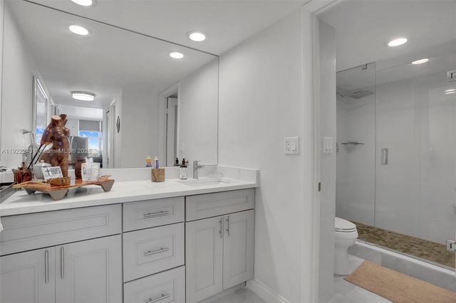 1149 Hillsboro Mile 1011, Hillsboro Beach, FL 33062