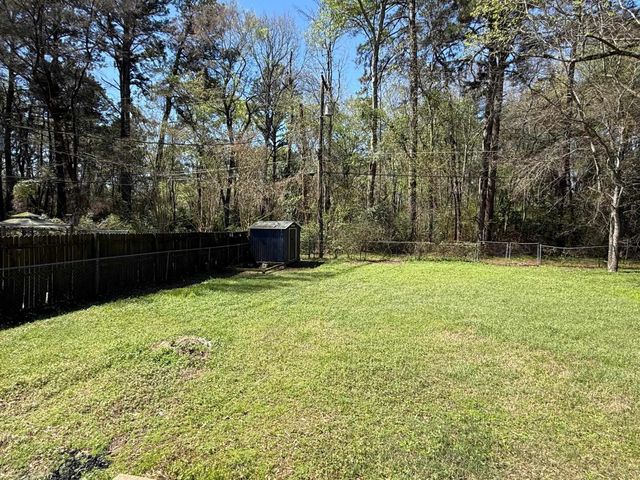 909 Lawrence Dr, Longview, TX 75604