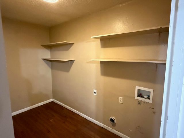 909 Lawrence Dr, Longview, TX 75604