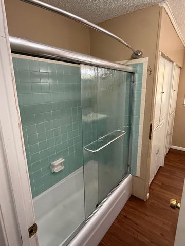 909 Lawrence Dr, Longview, TX 75604