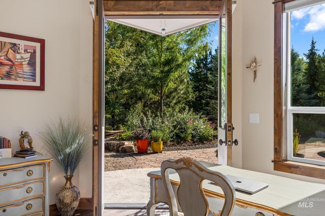 3225 W Salix Dr, Meridian, ID 83646