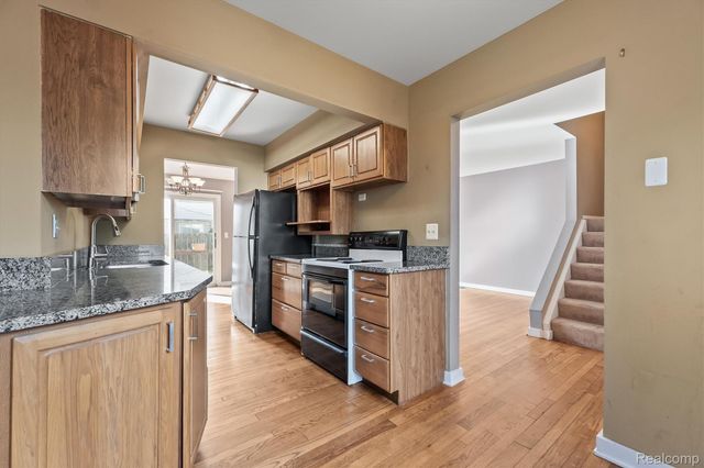 46 Stratford Lane, Rochester Hills, MI 48309