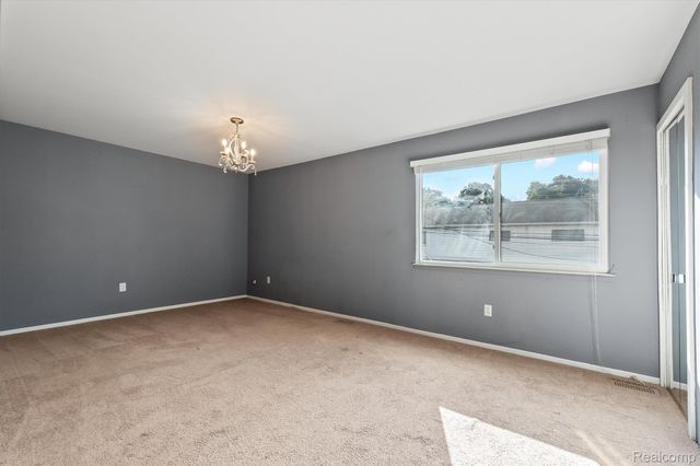 46 Stratford Lane, Rochester Hills, MI 48309