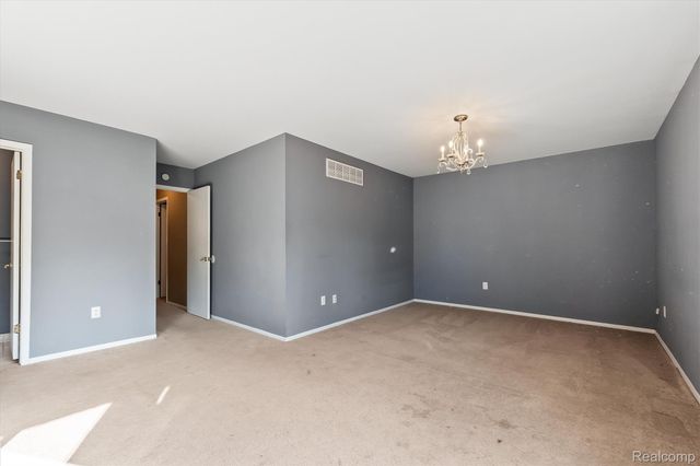 46 Stratford Lane, Rochester Hills, MI 48309