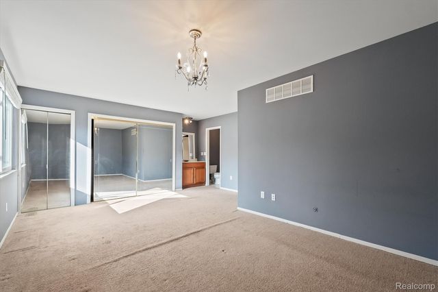 46 Stratford Lane, Rochester Hills, MI 48309