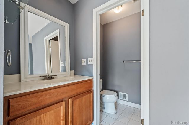 46 Stratford Lane, Rochester Hills, MI 48309