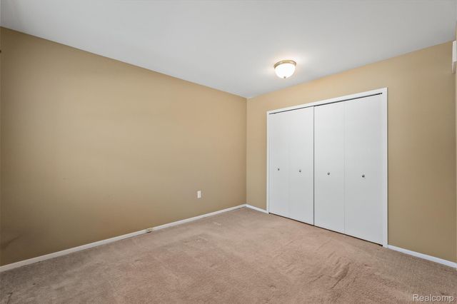 46 Stratford Lane, Rochester Hills, MI 48309