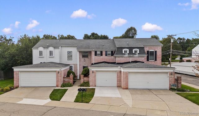 46 Stratford Lane, Rochester Hills, MI 48309