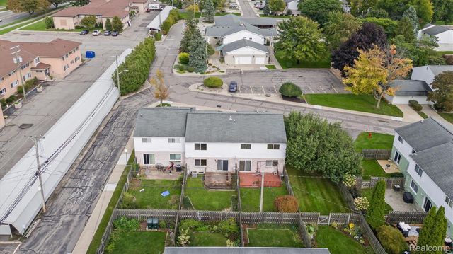 46 Stratford Lane, Rochester Hills, MI 48309