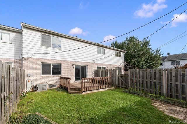 46 Stratford Lane, Rochester Hills, MI 48309