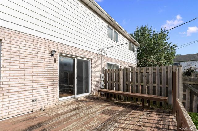 46 Stratford Lane, Rochester Hills, MI 48309