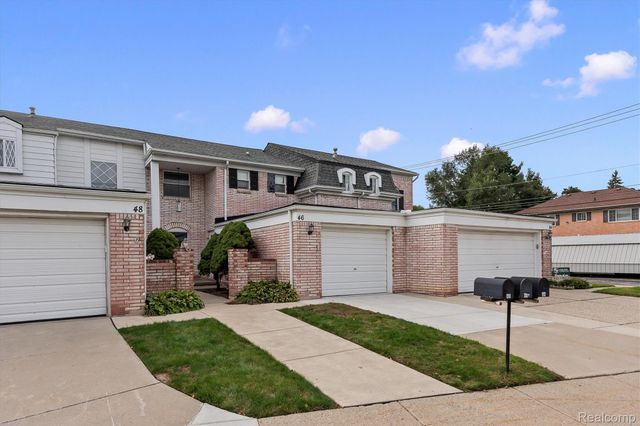 46 Stratford Lane, Rochester Hills, MI 48309
