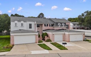 46 Stratford Lane, Rochester Hills, MI 48309