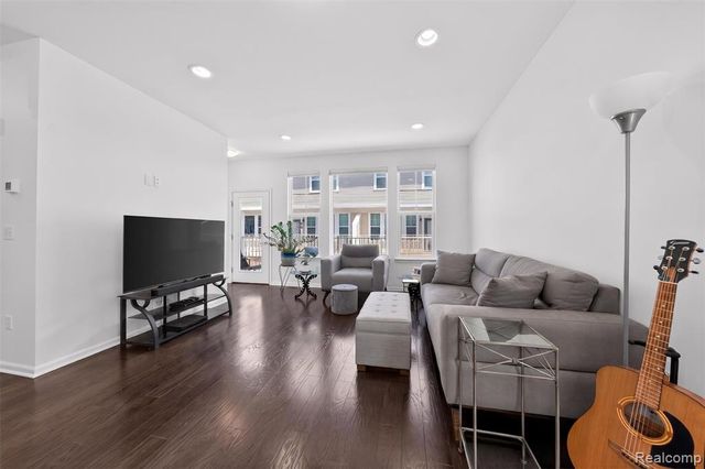 3534 Rochester Road, Royal Oak, MI 48073