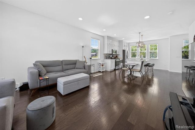 3534 Rochester Road, Royal Oak, MI 48073