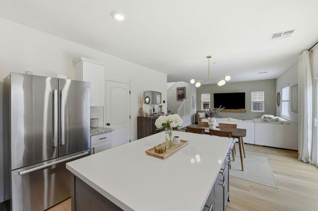 4008 Parkmoor Ln, Roseville, CA 95747