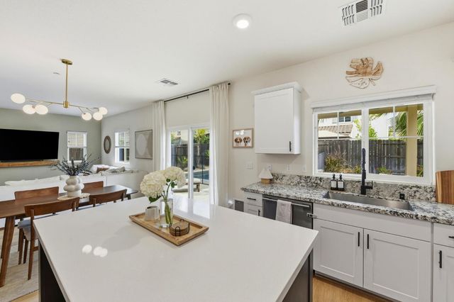 4008 Parkmoor Ln, Roseville, CA 95747