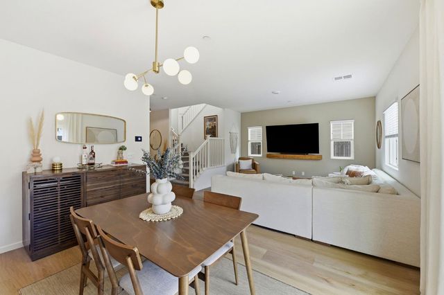 4008 Parkmoor Ln, Roseville, CA 95747