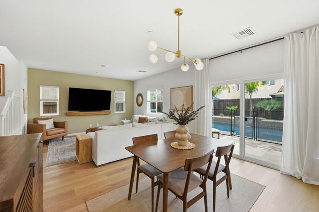 4008 Parkmoor Ln, Roseville, CA 95747