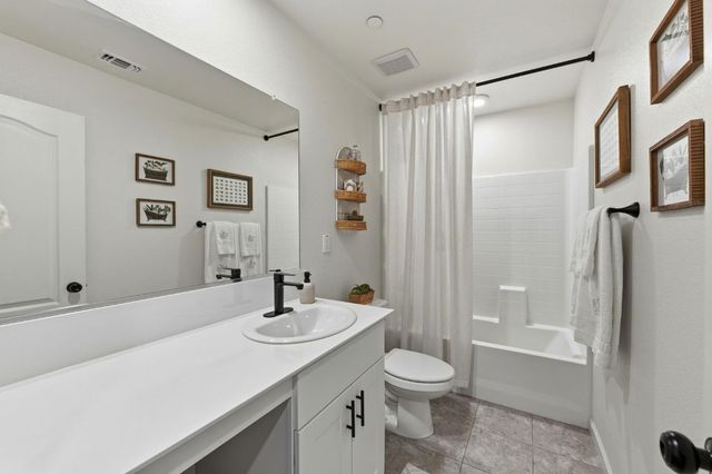 4008 Parkmoor Ln, Roseville, CA 95747