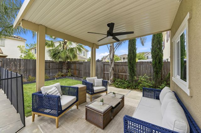 4008 Parkmoor Ln, Roseville, CA 95747