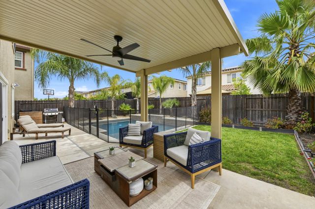 4008 Parkmoor Ln, Roseville, CA 95747